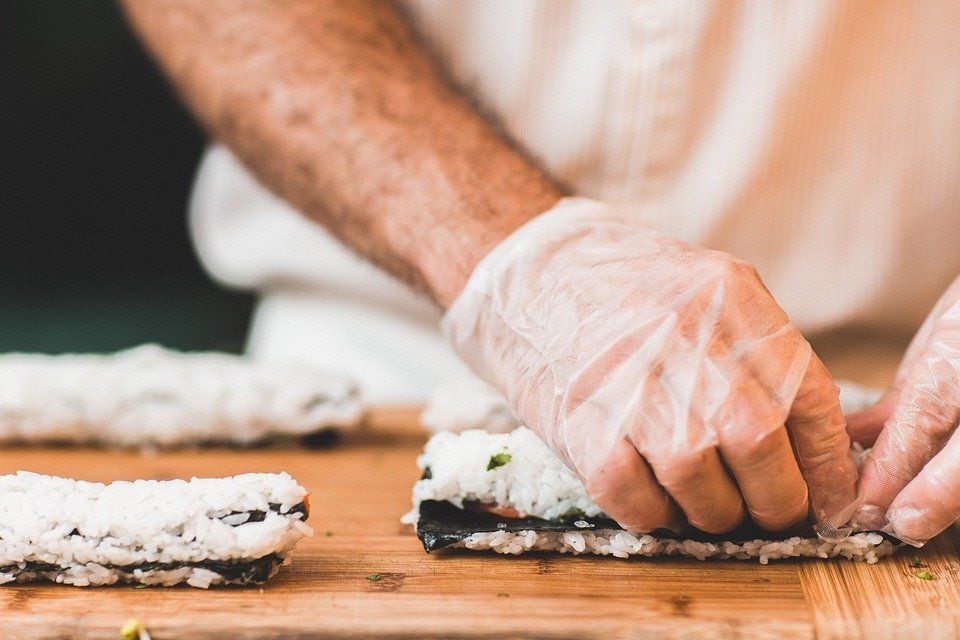 Sushi w dowozie. Czemu warto skorzystać?
