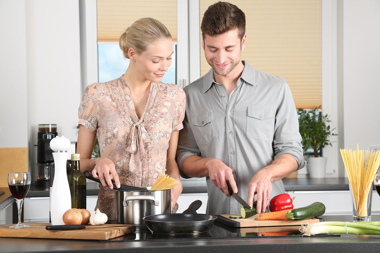 Poradnik kulinarny - jak prawidłowo korzystać z garnków do gotowania na parze?